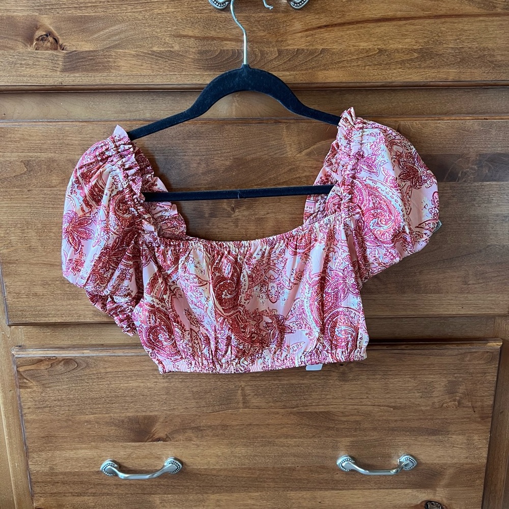 cropped floral print top with scrunch back